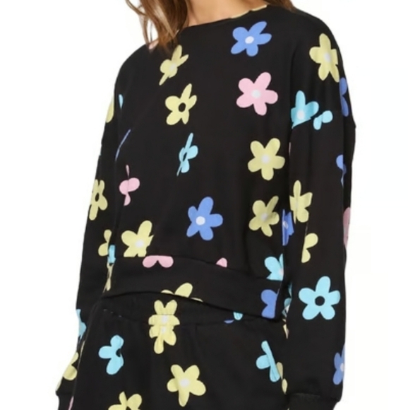 3/$30 ONLY Daisy Long Sleeve 100% Cotton Creeneck Bright - Picture 1 of 8